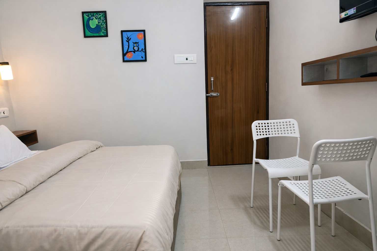 Elegant Room Design at Shri Stays